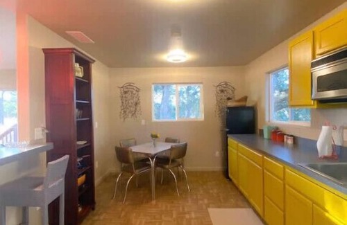 Creston Casa | New Mod decor in California Western Wine Country!