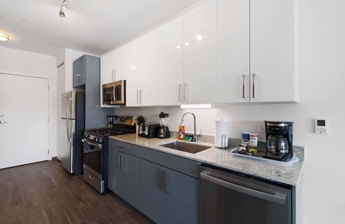 Palmer Square Apartamento | New, Modern 1BR City Escape