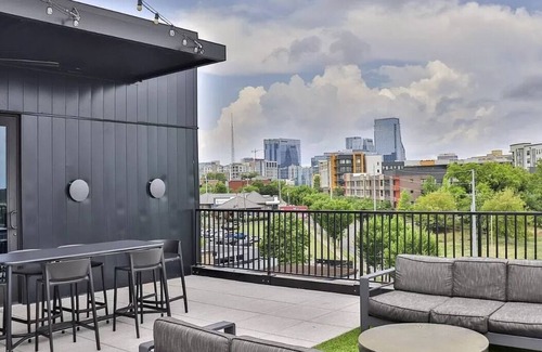 Academy Square Condominio | *NEW Modern 1BR|Sleeps 3|Broadway|Barstool Nash