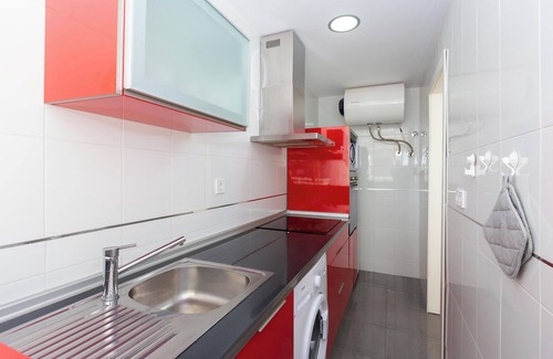 Carihuela Apartamento | Nuevo y moderno apartamento de 2 camas con balcón, aire acondicionado y Wi-Fi