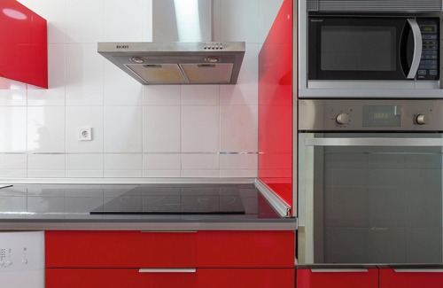 Carihuela Apartamento | Nuevo y moderno apartamento de 2 camas con balcón, aire acondicionado y Wi-Fi