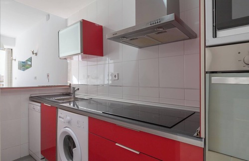 Carihuela Apartamento | Nuevo y moderno apartamento de 2 camas con balcón, aire acondicionado y Wi-Fi