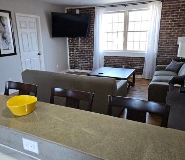 Maryville Apartamento | New Modern 2 BR in Excellent Location (201)