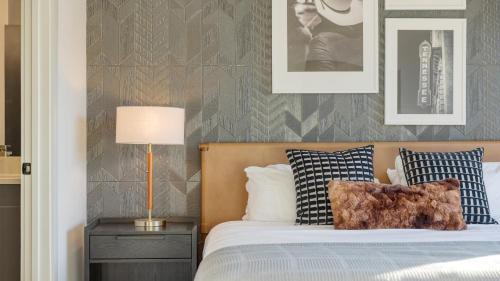 West End Casa | New Modern 2BDR in Walkable Midtown w Gym Pool Honkey-Tonk by AvantStay