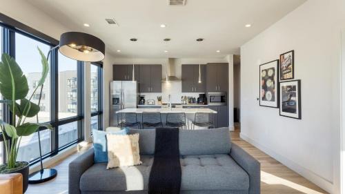West End Casa | New Modern 2BDR in Walkable Midtown w Gym Pool Honkey-Tonk by AvantStay