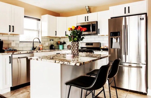 Burbank Apartamento | Apartamento nuevo y moderno a solo 4 millas de Midway
