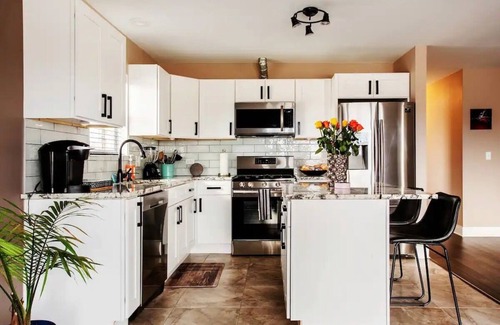 Burbank Apartamento | Apartamento nuevo y moderno a solo 4 millas de Midway