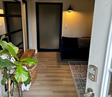 Thousand Oaks Casa | NEW Modern apt w/pool & hot tub in nature