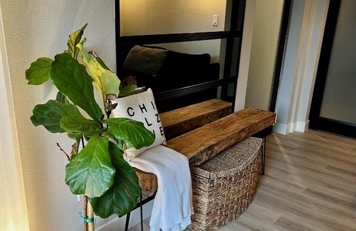 Thousand Oaks Casa | NEW Modern apt w/pool & hot tub in nature