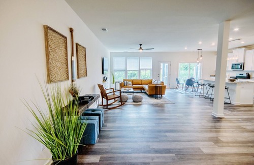 Millville Casa | NEW Modern Beach Retreat in Amenity filled Community, 4 miles to Bethany Beach