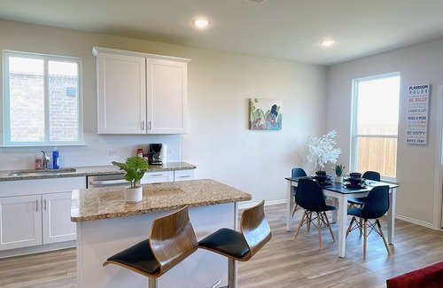 Fort Worth Casa | New! Modern & Bright Home / Large Backyard/ Pet OK/ Monthly Discount