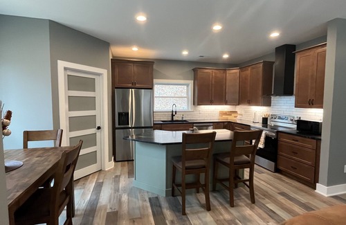 Rutherfordton Cabina | New Modern Cabin - Over 15 acres with pond & trails to explore! 5 miles to TIEC