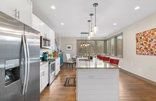 Woodfin Casa | *NEW* Modern Cabin w Hot Tub