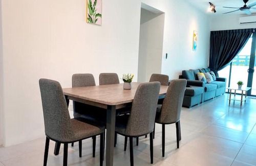 Central Seberang Perai Apartamento | (new)MODERN COZY 3 ROOM SUITE 8pax@meritus perai