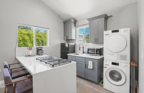 Clarkdale Casa | New Modern Cozy Guest House Free Parking Pet Friendly