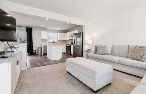 Berea Casa | NEW! Modern DownTown Retreat Near Swamp Rabbit Trail