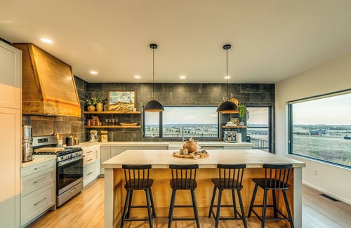 Bismarck Otro | New Modern Farmhouse with Epic Views