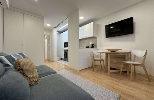 Penha de Franca Apartamento | ✨NEW! Modern Flat in City Center with Sunny Balcony | Comfortable for Long Stays
