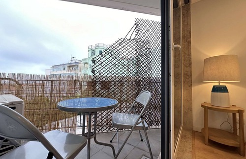 Penha de Franca Apartamento | ✨NEW! Modern Flat in City Center with Sunny Balcony | Comfortable for Long Stays