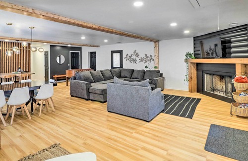 Higden Cabina | NEW! Modern Greers Ferry Escape w/ Deck & Fire Pit