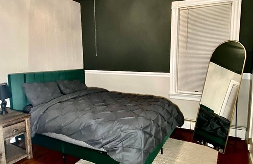 Mount Pleasant Apartamento | NEW Modern Home in Providence - 7min Downtown!