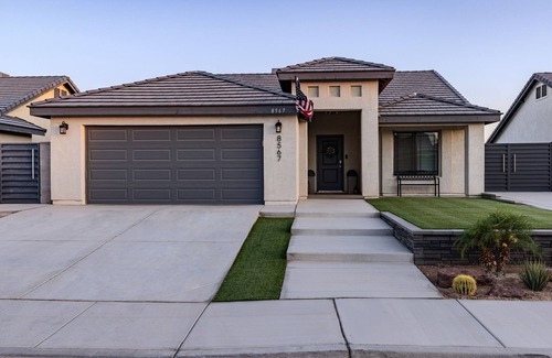 Yuma Casa | New Modern home w/RV access and Garage Access.