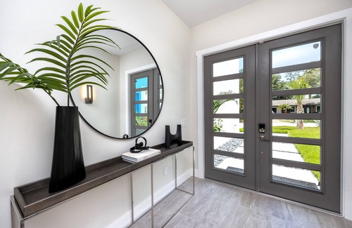 Ridge Wood Heights Casa | New modern home with salt water heated pool located minutes from SiestaKey Beach