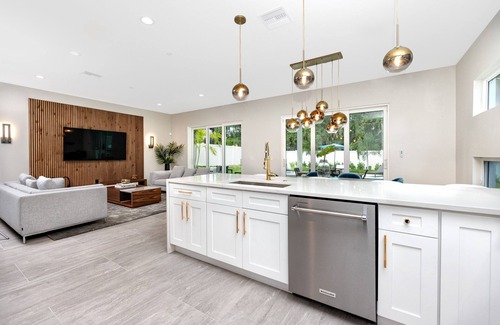 Ridge Wood Heights Casa | New modern home with salt water heated pool located minutes from SiestaKey Beach