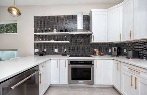 Ridge Wood Heights Casa | New modern home with salt water heated pool located minutes from SiestaKey Beach