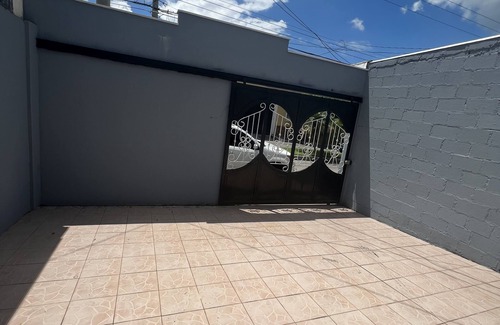 San Miguel Casa | New modern house in Villa de Montecarlo., safe and quiet area. Nueva casa modern