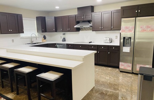 Brownsville Casa | New Modern House near Hospital , shopping centers with backyard and Resaca view.