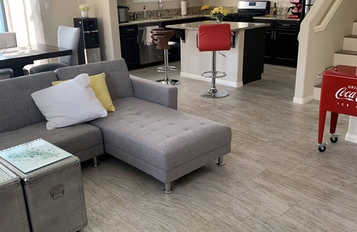 Southwest Anaheim Casa | New Modern House