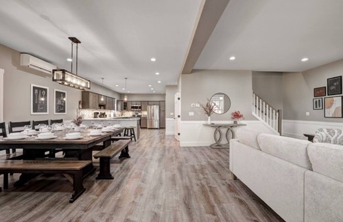 Lake Harmony Estates Casa | Luxurious Lakeview Haven, Hot-tub, Game Room, Sleeps 26+