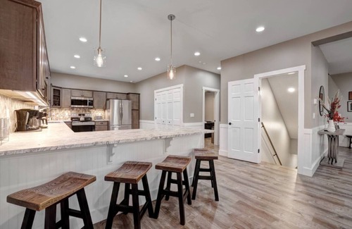 Lake Harmony Estates Casa | Luxurious Lakeview Haven, Hot-tub, Game Room, Sleeps 26+