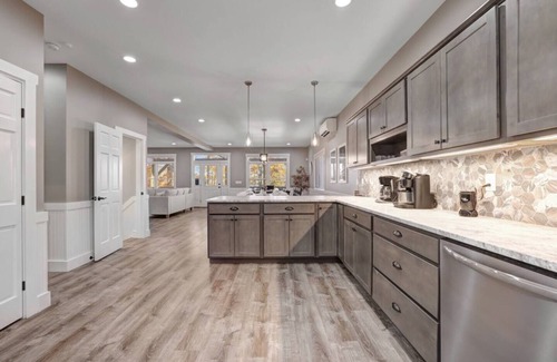 Lake Harmony Estates Casa | Luxurious Lakeview Haven, Hot-tub, Game Room, Sleeps 26+
