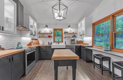 Old Timberline Casa | NEW! Modern Mountain Retreat Near Dolly Sods & Skiing