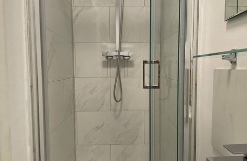 Oxford Apartamento | New Modern Refurbished Luxe Apartment + Free Parking