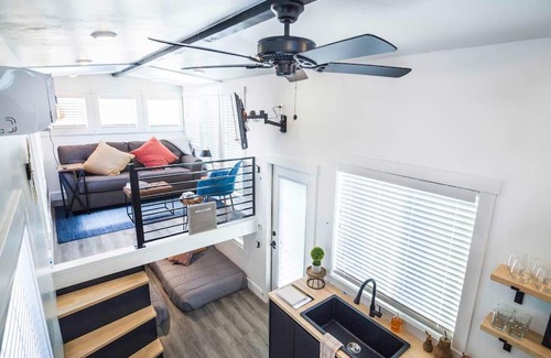 Apple Valley Casa | New modern & relaxing Tiny House w deck near ZION