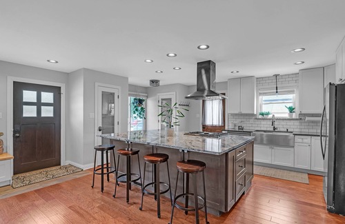 Orland Hills Casa | NEW! Modern Retreat with Private Pool & Yard