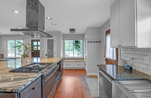 Orland Hills Casa | NEW! Modern Retreat with Private Pool & Yard