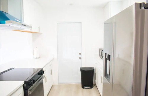 Meadowlawn Casa | New - Modern Retreat - 3BR 2BA - Backyard - Garage