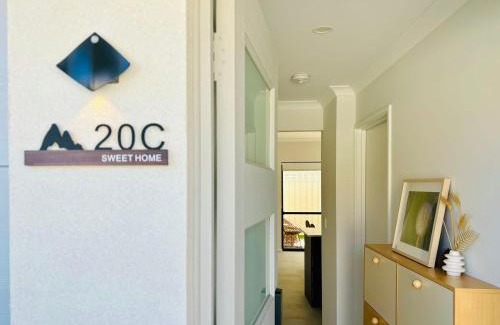 Morley Apartamento | New Modern Retreat Steps from Shops & Eats