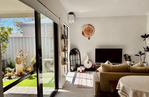 Morley Apartamento | New Modern Retreat Steps from Shops & Eats