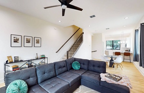 Wetmore Condominio | New modern town home with full kitchen, living room & top floor balcony