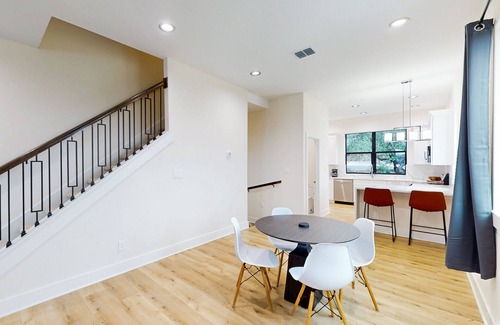 Wetmore Condominio | New modern town home with full kitchen, living room & top floor balcony