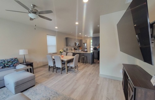 Poncha Springs Casa | New Modern Townhome 3bd, 3ba, 20min to Monarch Ski, Garage, Traeger