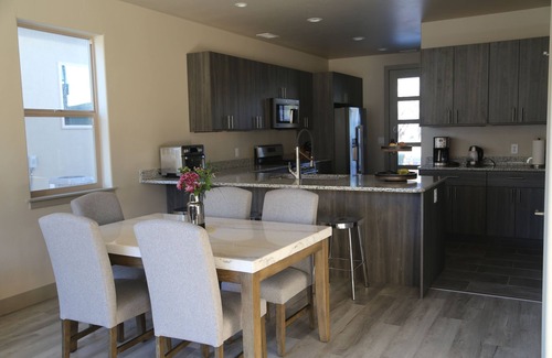 Poncha Springs Casa | New Modern Townhome 3bd, 3ba, 20min to Monarch Ski, Garage, Traeger