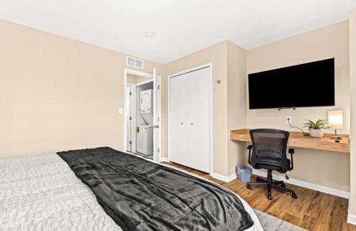 Roseville Apartamento | New! Modern Upper Flat near Downtown Roseville