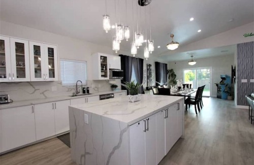 San Bernardino Casa | New & Modern with Accessibility-Family Friendly