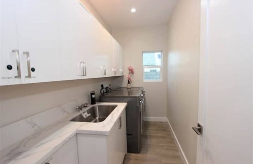San Bernardino Casa | New & Modern with Accessibility-Family Friendly